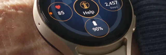 The Lanturne watch face on a wrist, with the Help button in the middle and the battery, steps and heart rate around it